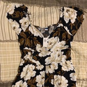 Old Navy Fit and Flare Floral Jumpsuit NWT Flutter Sleeve